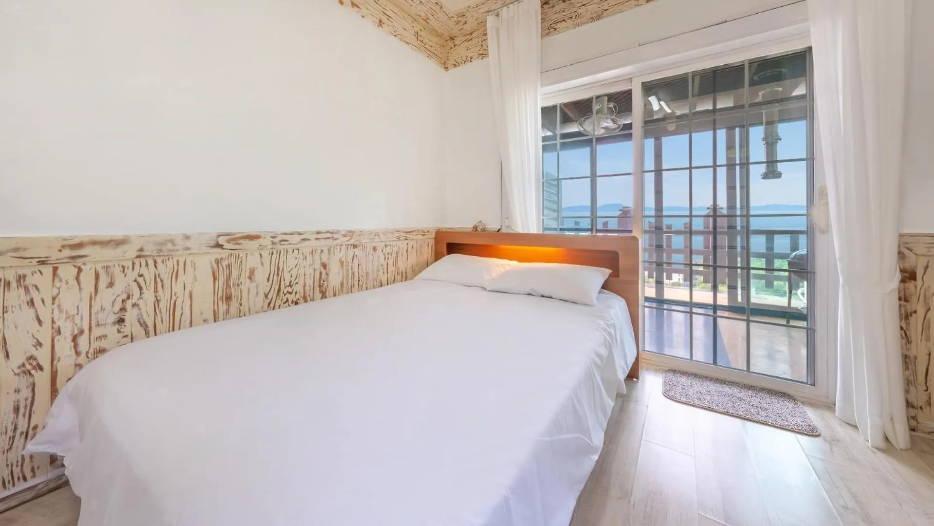 Ganghwado Gureumwi Sanchaek Pension インチョン広域市 0*,  韓国